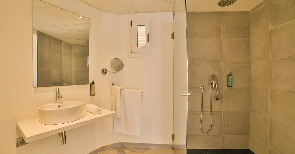Badezimmer mit Dusche