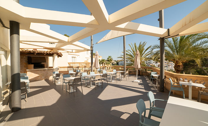General view of the outside area of the Pool Bar